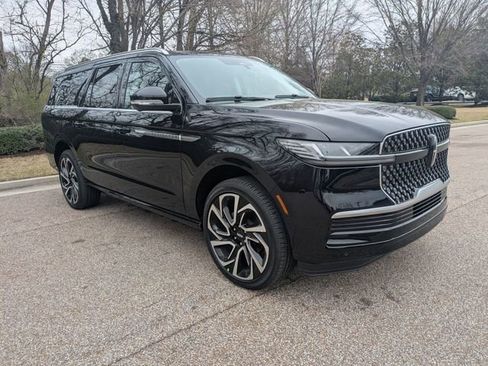 New 2026 Lincoln Navigator L Reserve AWD/4WD image 12
