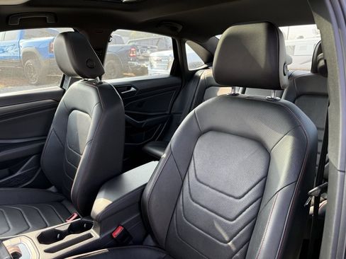 Used 2021 Volkswagen Jetta GLI Autobahn image 4