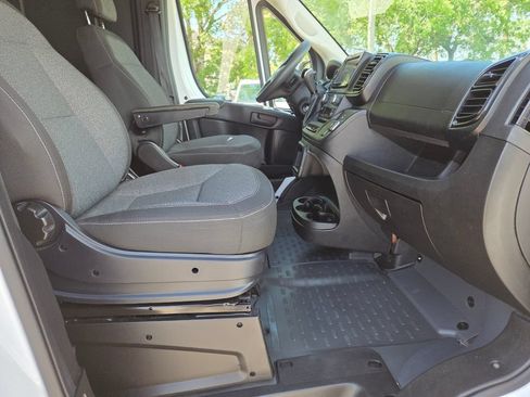 Used 2024 RAM ProMaster 2500 w/ Convenience Group FWD image 15
