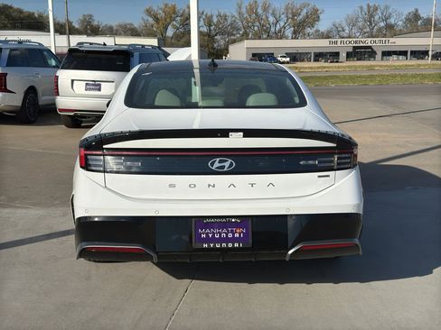 New 2025 Hyundai Sonata Limited image 9