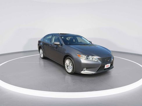 Used 2014 Lexus ES 350 w/ Luxury Package FWD image 2
