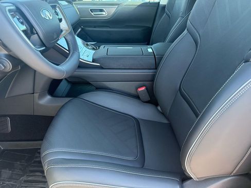 New 2026 INFINITI QX80 Luxe image 10