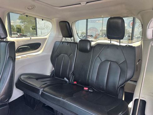 Used 2019 Chrysler Pacifica Limited FWD image 15