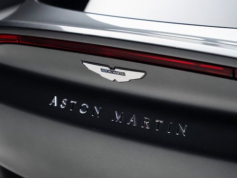 Used 2021 Aston Martin DBX image 28