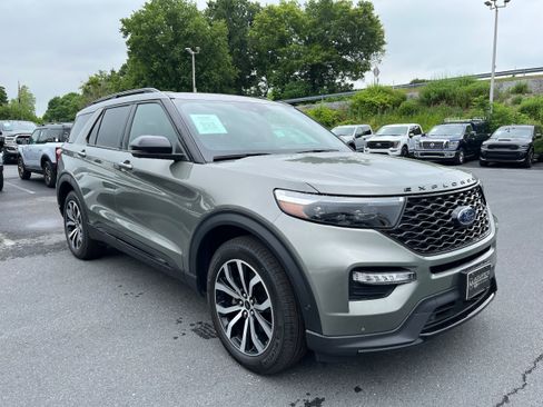 Certified 2020 Ford Explorer ST w/ Premium Technology Package AWD/4WD image 4