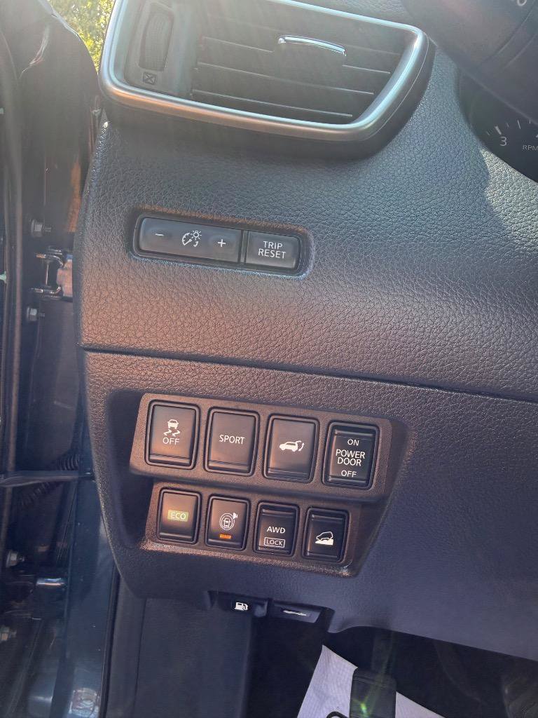 Used 2015 Nissan Rogue SV w/ SV Premium Package AWD/4WD image 18