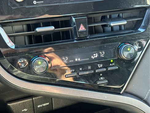 Used 2024 Toyota Camry SE image 29