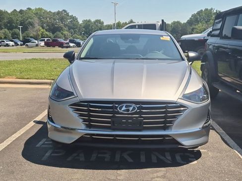Used 2021 Hyundai Sonata SE w/ Cargo Package FWD image 3