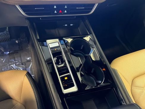 Used 2024 Volkswagen Atlas Cross Sport SE image 28