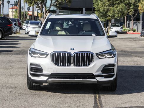 Certified 2022 BMW X5 sDrive40i w/ Parking Assistance Package image 2