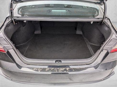 Used 2025 Toyota Camry SE image 6