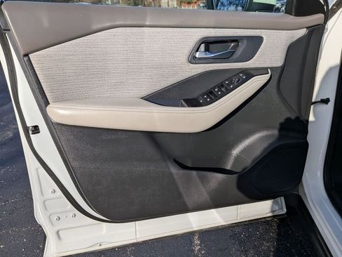 Used 2022 Nissan Rogue SV AWD/4WD image 9