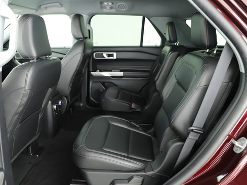 Certified 2022 Ford Explorer XLT w/ Equipment Group 202A RWD image 19