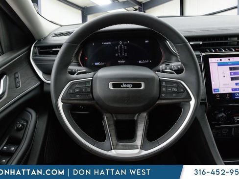 Used 2023 Jeep Grand Cherokee L Limited AWD/4WD image 6