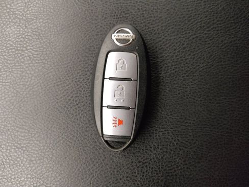 Used 2020 Nissan Pathfinder S image 32