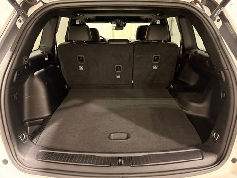 Used 2023 Jeep Grand Cherokee Altitude image 10