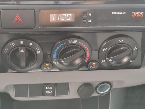 Used 2013 Toyota Tacoma 4x4 Double Cab w/ TRD Sport Pkg image 18