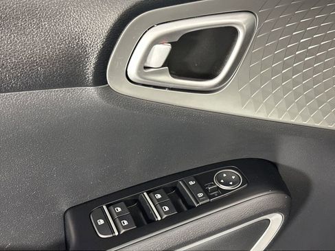 Used 2020 Kia Soul LX image 13
