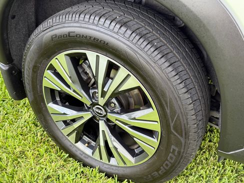 Used 2023 Nissan Rogue SV image 29