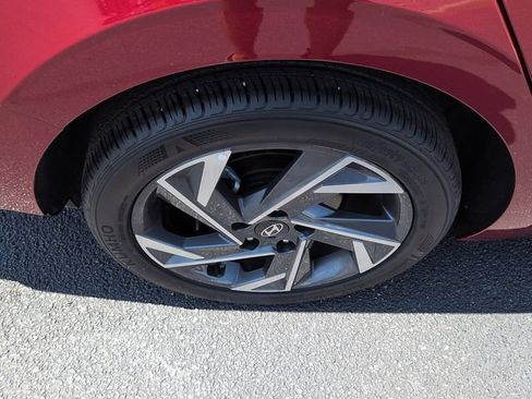 Used 2025 Hyundai Elantra SEL FWD image 9