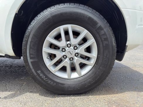Used 2015 Nissan Frontier SV AWD/4WD image 9