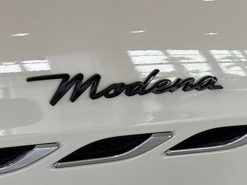 Used 2022 Maserati Ghibli Modena Q4 AWD/4WD image 15