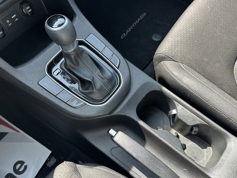 Used 2018 Hyundai Elantra GT FWD image 27