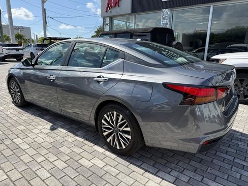 Used 2025 Nissan Altima 2.5 SV FWD image 5