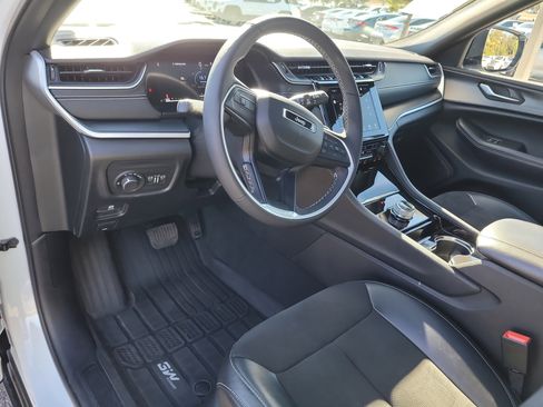 Used 2023 Jeep Grand Cherokee L Laredo image 21