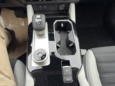 New 2025 Mitsubishi Outlander SE image 26