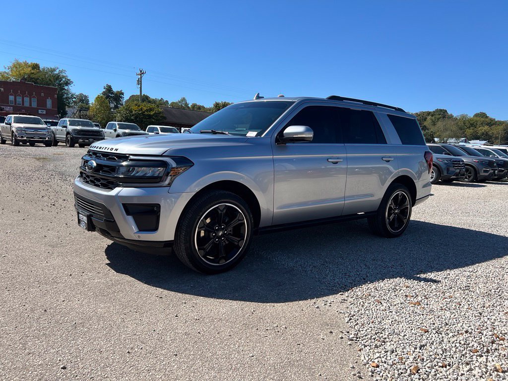 Used 2022 Ford Expedition Limited AWD/4WD image 4