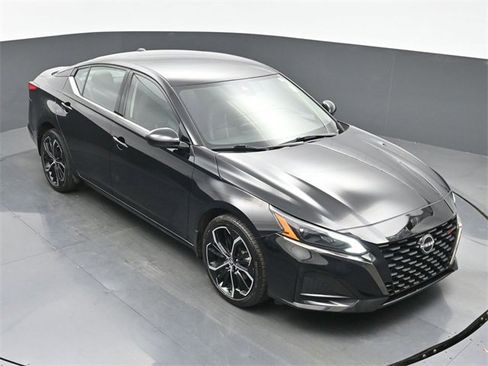 Certified 2024 Nissan Altima 2.5 SR image 35