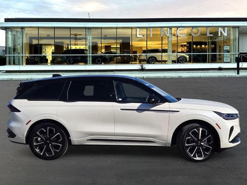 New 2026 Lincoln Nautilus Reserve image 3