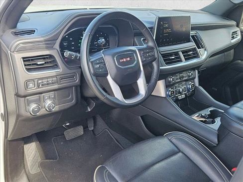 Used 2024 GMC Yukon SLT RWD image 9
