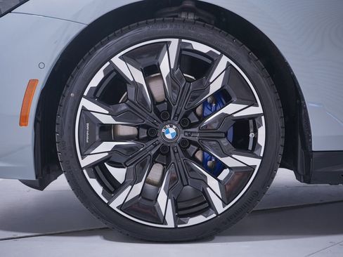 New 2026 BMW 540i xDrive w/ M Sport Package AWD/4WD image 2