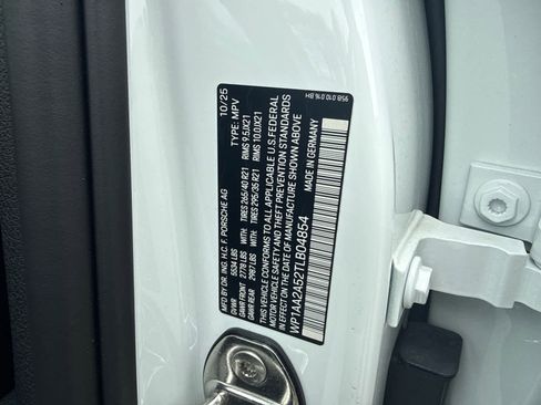 Certified 2026 Porsche Macan AWD/4WD image 8