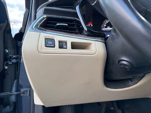 Used 2017 Cadillac XT5 Luxury w/ Driver Awareness Package image 31