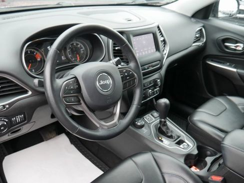 Used 2019 Jeep Cherokee Latitude Plus w/ Cold Weather Group image 14