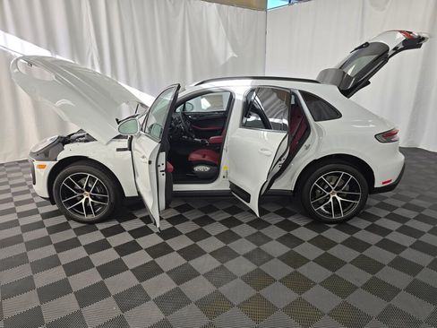 New 2026 Porsche Macan image 13