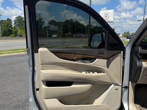 Used 2020 Cadillac Escalade Premium Luxury AWD/4WD image 14