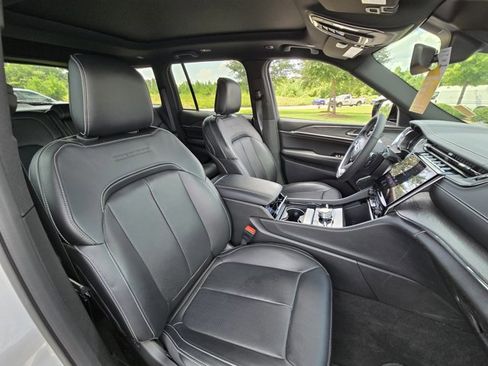 New 2025 Jeep Grand Cherokee Overland AWD/4WD image 28