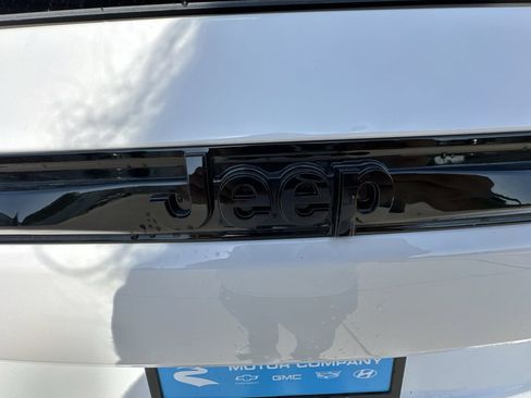 Used 2025 Jeep Grand Cherokee Summit AWD/4WD image 31