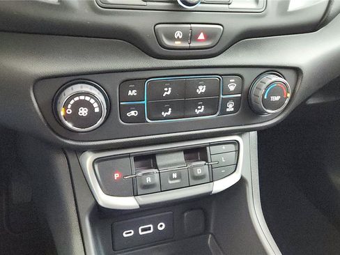 Used 2024 GMC Terrain SLE image 37