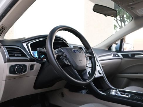 Used 2018 Ford Fusion SE image 23