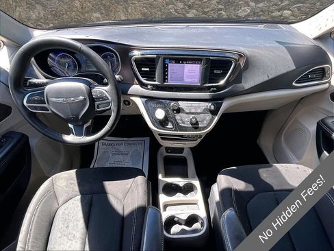 Used 2023 Chrysler Voyager LX FWD image 13