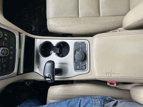 Used 2015 Jeep Grand Cherokee Limited w/ Luxury Group II image 16