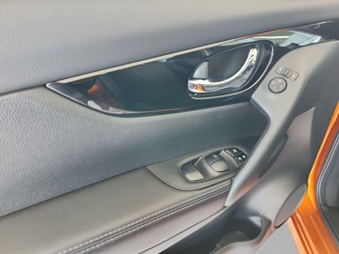 Used 2022 Nissan Rogue Sport SV FWD image 16