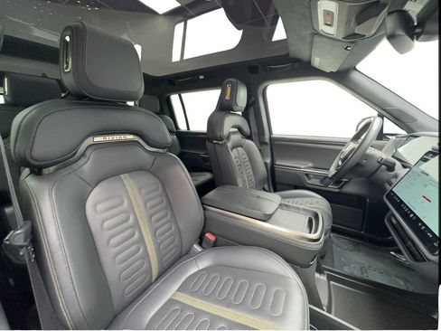 Used 2024 Rivian R1S Adventure AWD/4WD image 32