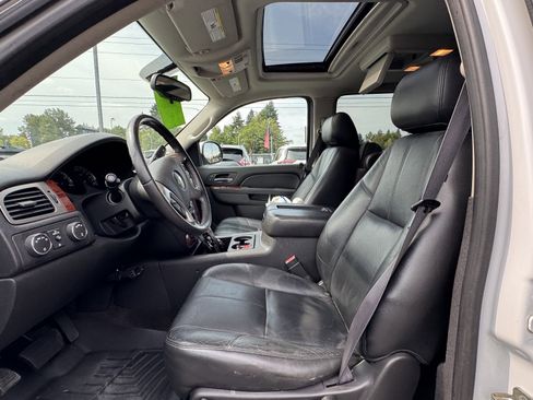 Used 2012 Chevrolet Suburban LT image 18