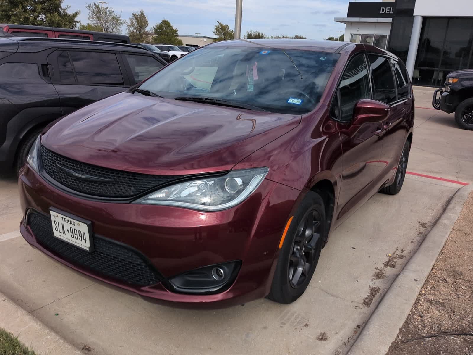 Used 2020 Chrysler Pacifica Touring w/ S Appearance Package FWD image 1